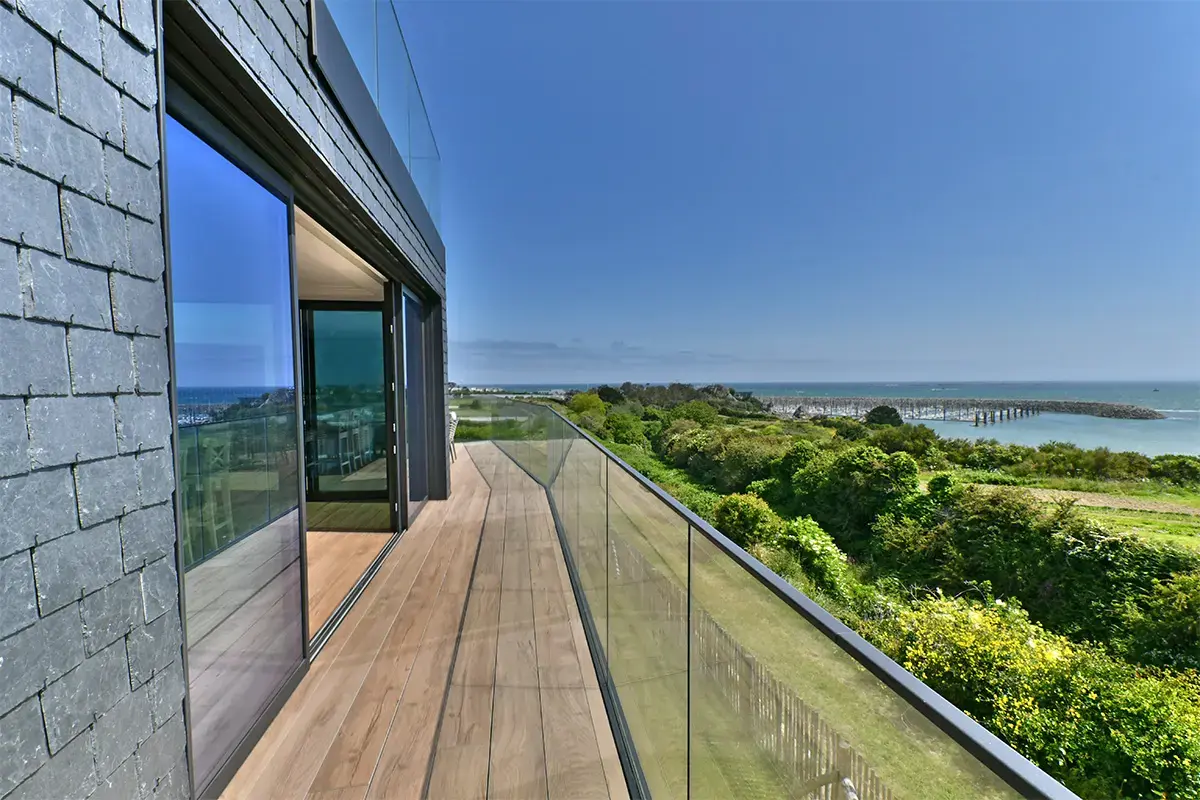 Grande Terre, villa front de mer et spa avec jardin clos à Roscoff (photo 2)